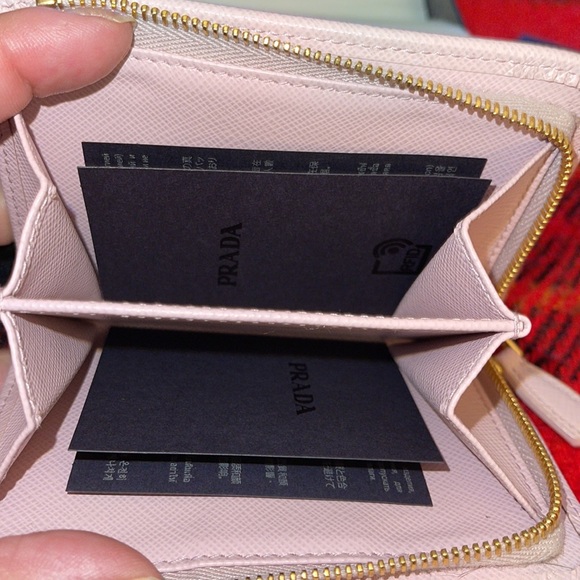 Prada wallet preloved beautiful soft pink pristine condition - Picture 4 of 8